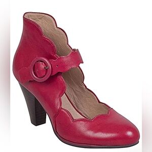 MIZ MOOZ NYC (7.5) WOMEN’S heeled Mary Jane Leather, scalloped strap, Plum color